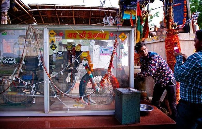 Unik, di India Ada Kuil untuk Menyembah Motor Tua