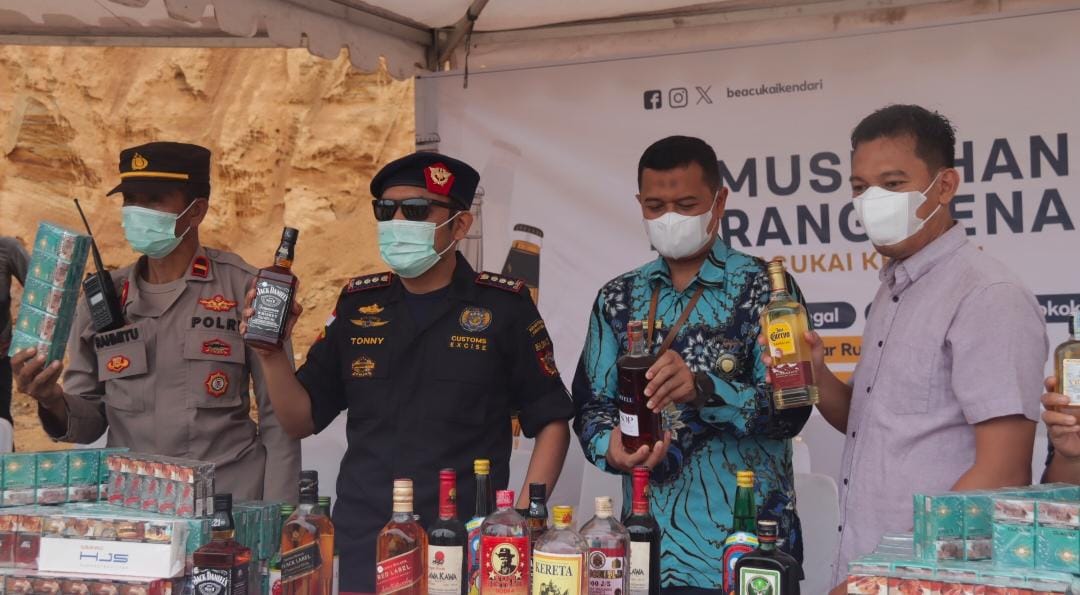 Bea Cukai Kendari Musnahkan Miras dan Rokok Ilegal, Kerugian Negara Capai Rp 1 Miliar