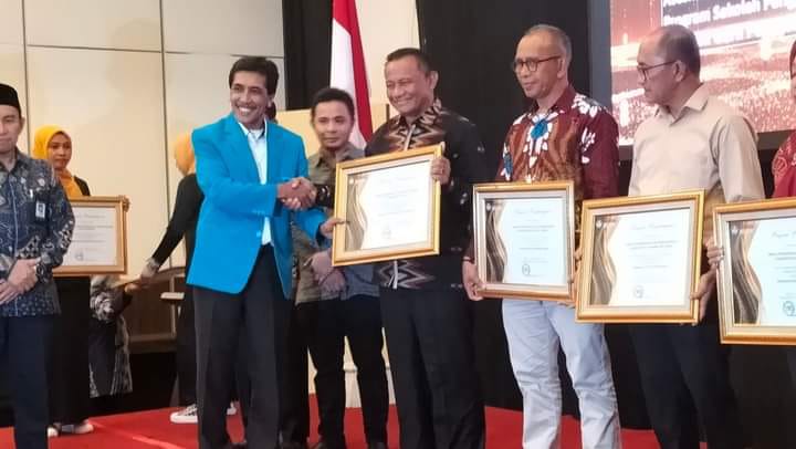 Dikbud Muna Sabet Dua Penghargaan Program Merdeka Belajar