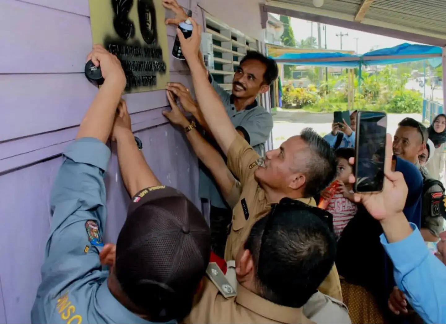 Inisiatif Pemkab Konawe Selatan: Labelisasi Rumah Penerima Bantuan Sosial, Strategi Efektif Perangi Kemiskinan