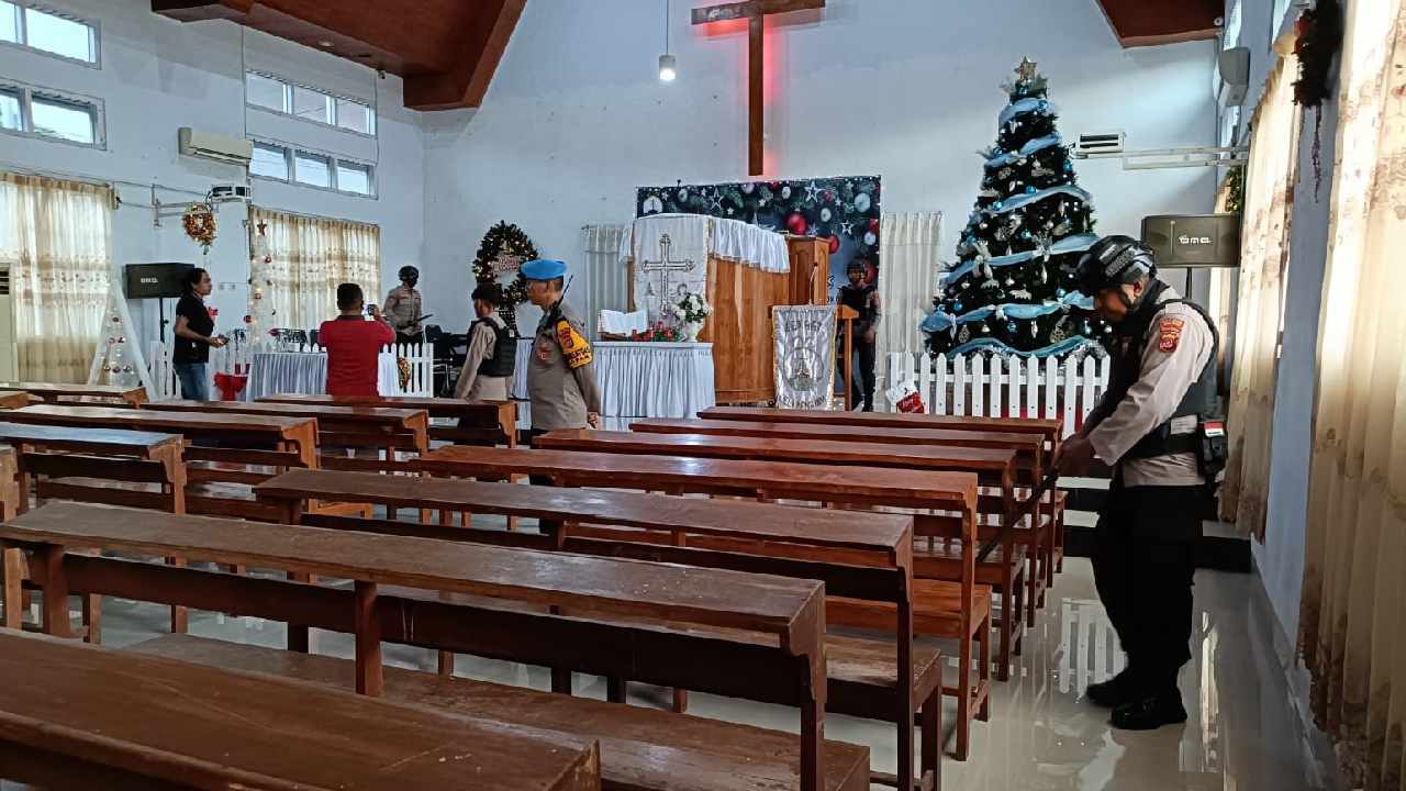 Jelang Nataru, Polisi Amankan Gereja dan Dirikan Pos Pengamanan di Kota Baubau