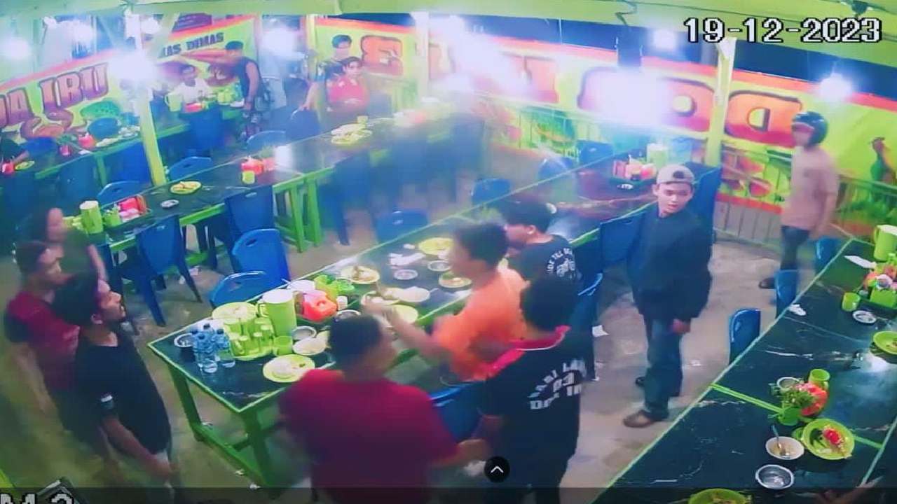 Keluarga Korban Desak Tangkap Pelaku Penikaman di Rumah Makan Sari Laut Kendari