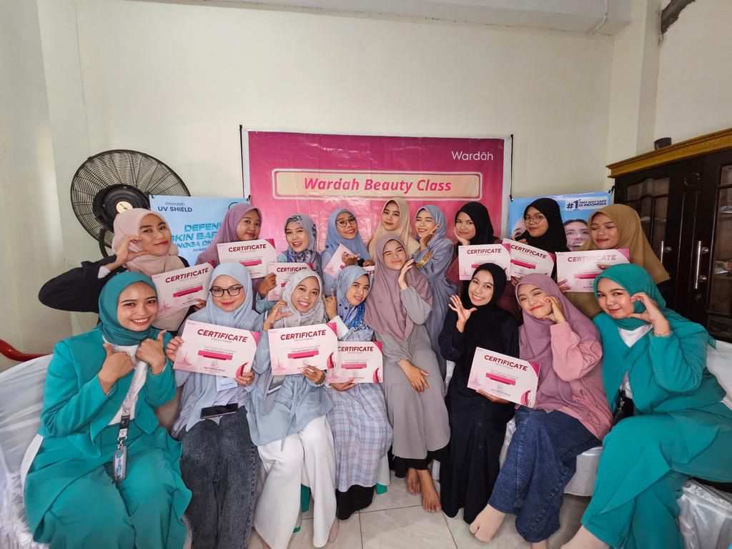 Keren, Wardah Rutin Berikan Tips Make Up Menarik Melalui Beauty Class