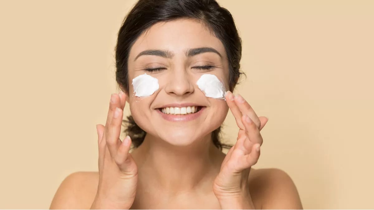 Ketahui Urutan Penggunaan Skincare yang Benar dan Manfaatnya