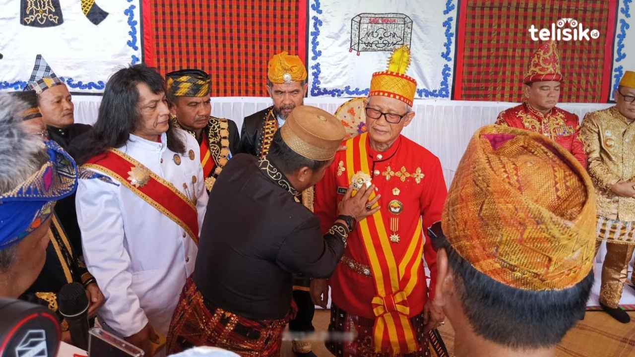 Lukman Abunawas Dinobatkan Sebagai Raja Konawe ke-34