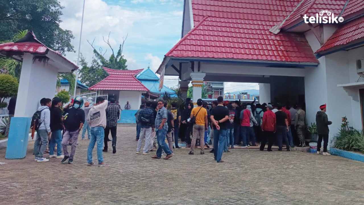 Masyarakat Moronene Demo DPRD Bombana Soal Raperda Pelestarian Seni dan Budaya