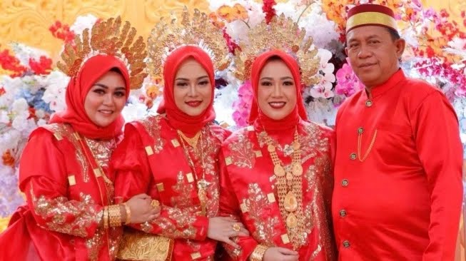 3 Istri Pamer Tas Hermes, Sosok Haji Alwi Ruslan Calon Mertua Putri DA Ternyata Miliki Bisnis Ini