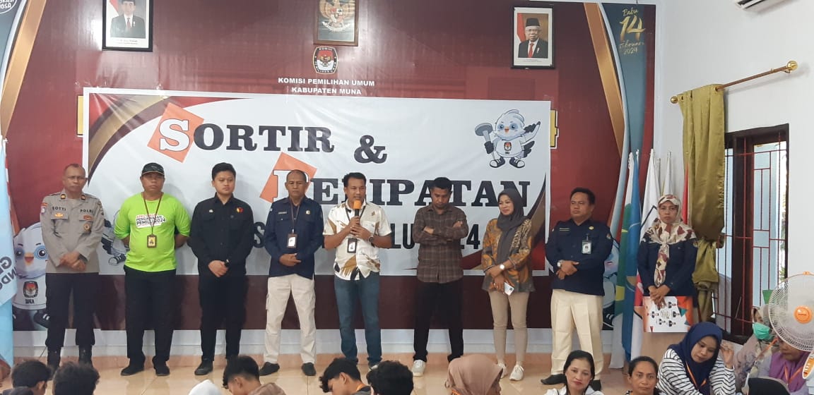 KPU Muna Mulai Sortir dan Lipat 795.990 Surat Suara