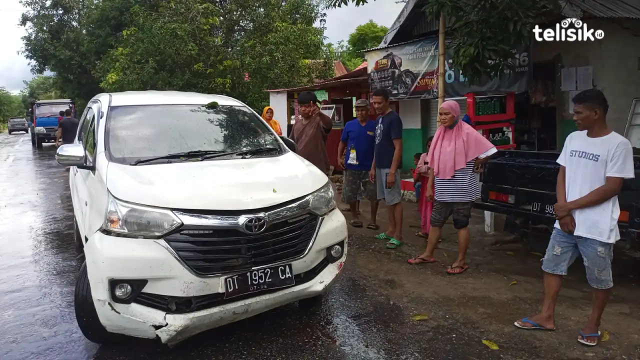 Avanza Nyaris Masuk Warung Makan di Batauga Buton Selatan