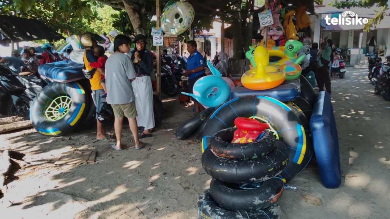 Awal Tahun 2024, Omzet Penyewa Jasa Pelampung di Pantai Nirwana Baubau Naik 50 Persen