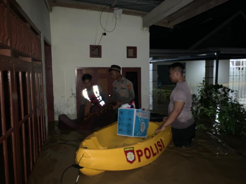 Banjir hingga 2 Meter, Ratusan Rumah di Kolaka Terendam