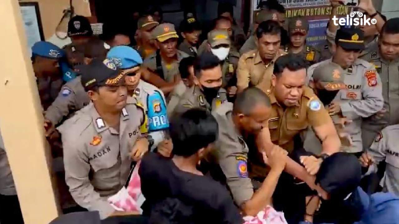Demonstrasi PPPK di Buton Selatan Ricuh