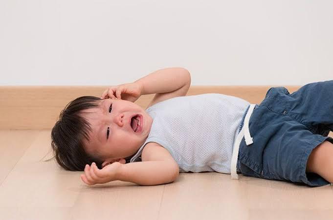 Jangan Panik, Ini Cara Mengatasi Anak Tantrum