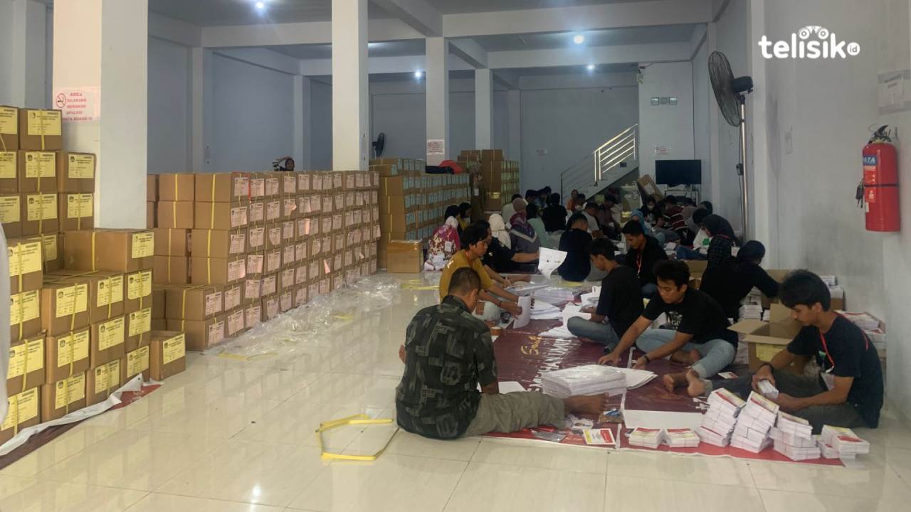 KPU Baubau Target Sortir dan Lipat Ratusan Ribu Surat Suara dalam 10 Hari