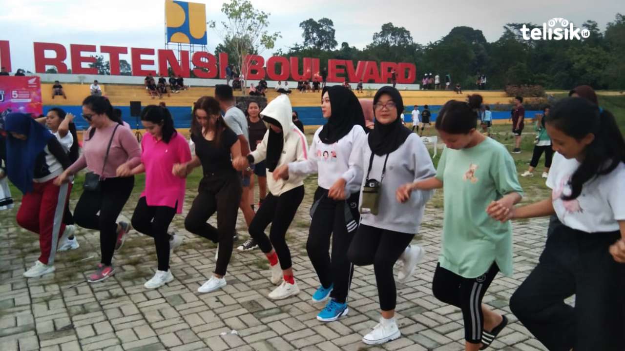 Lestarikan Budaya Lokal, Molulo Bersama di Kolam Retensi Boulevard Jadi Hiburan Warga
