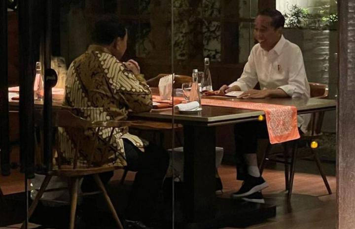 Makan Malam dengan Prabowo, Jokowi Tak Netral?