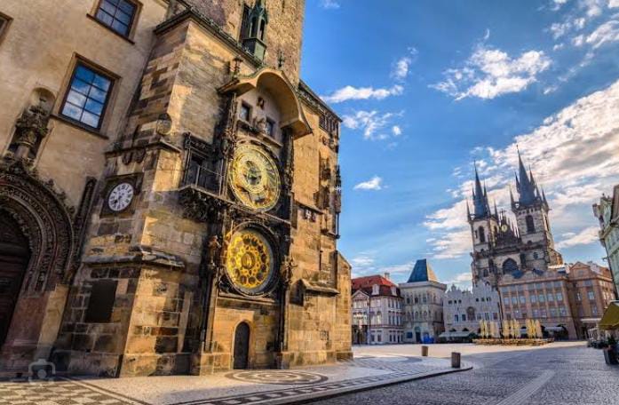 Mengenal Jam Astronomi Praha Berusia 600 Tahun Masih Berdetak hingga Kini