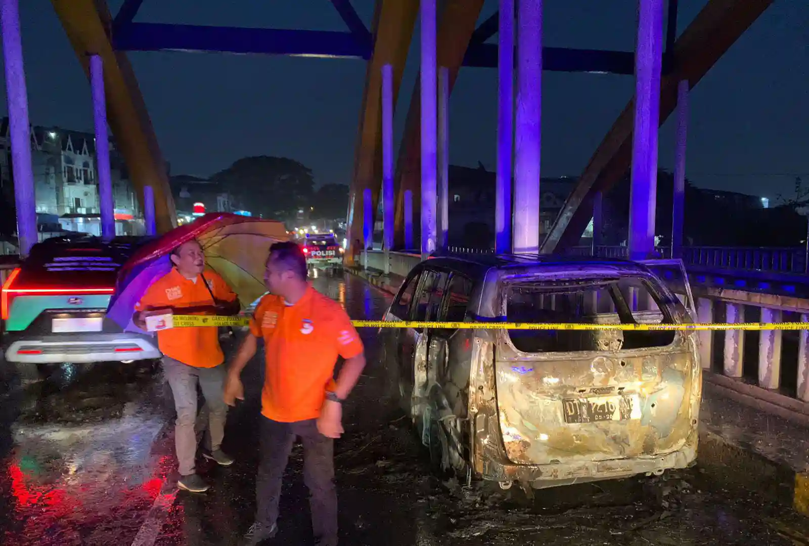 Mobil Avanza Terbakar di Jembatan Pasar Baru Kendari, Dikendarai 2 Karyawan PT Hadji Kalla
