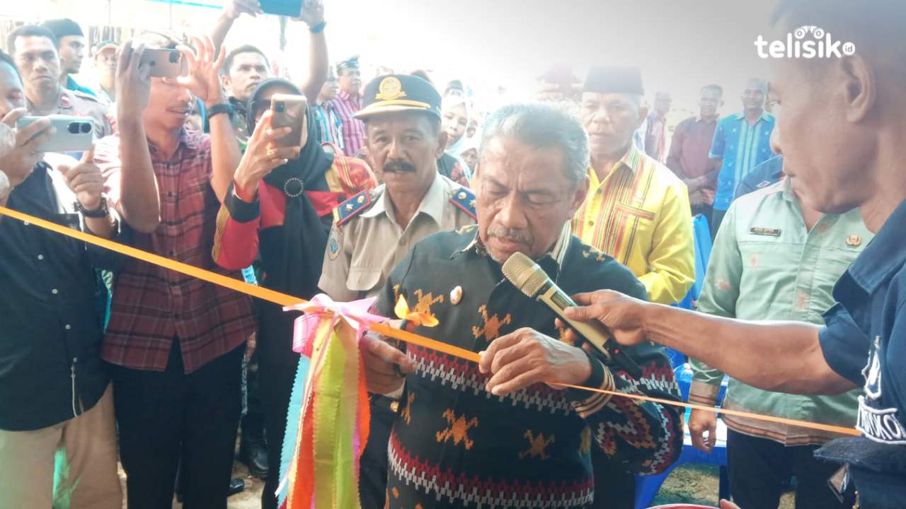 Plt Bupati Muna Gratiskan Retribusi Pasar Rakyat Katumpu Tongkuno Selatan