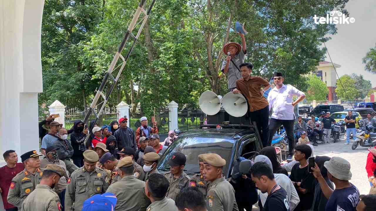 Ratusan Warga Konawe Selatan Demo Tuntut Perusahaan yang Serobot Lahan Sawah