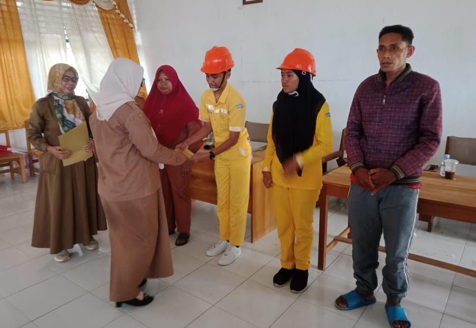 Senyum Siswa SMK Pertambangan Muna Terima Beasiswa KIP/PIP