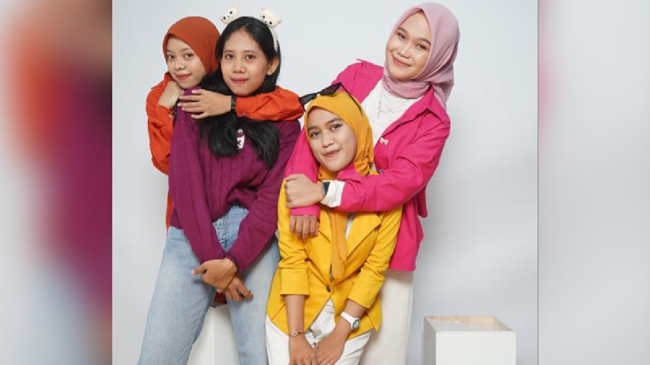 Tips Memilih Outfit Bagi Cewek Bertubuh Mungil