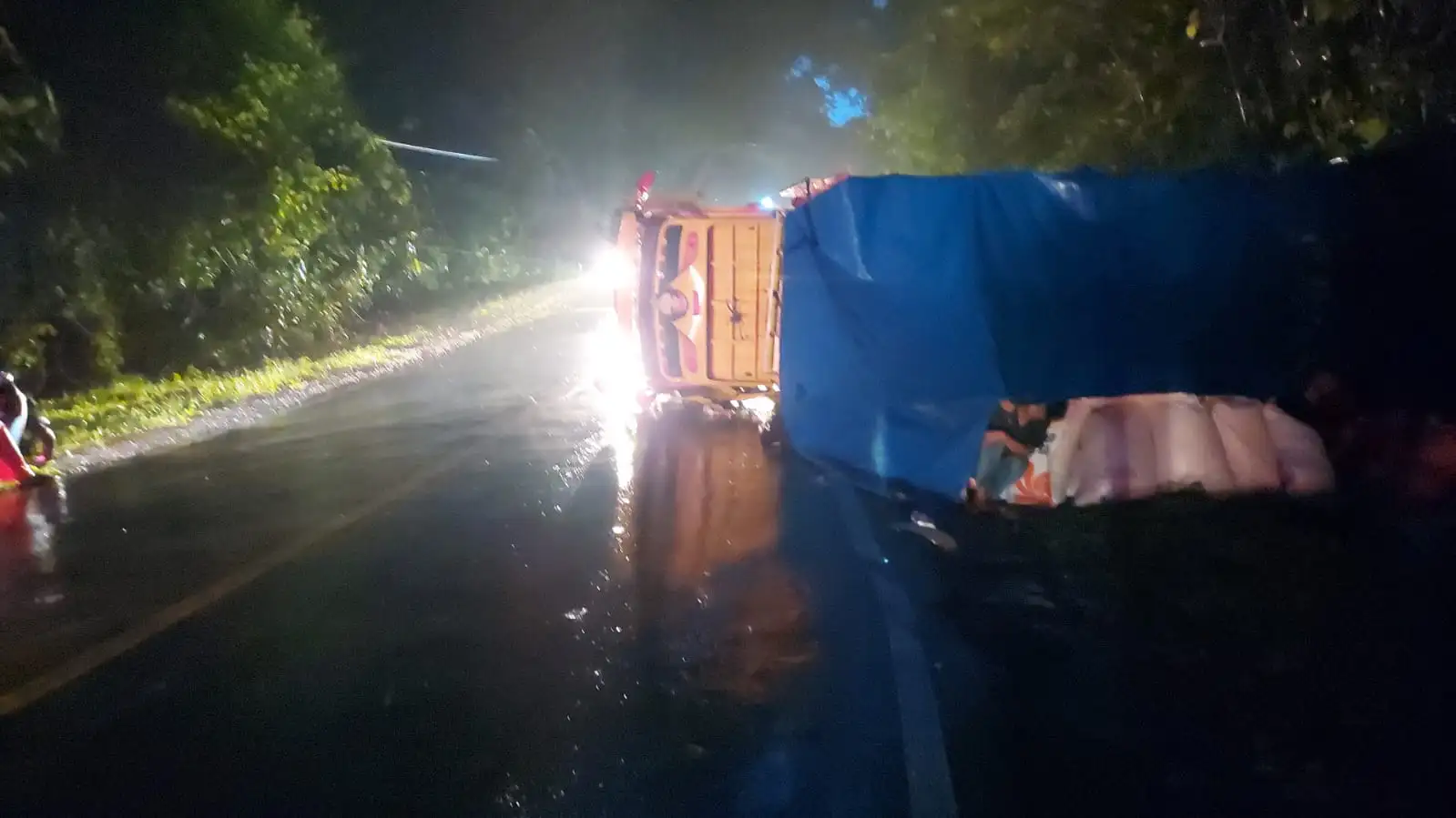 11 Ton Beras Bulog Unaaha Terjungkir di Gunung Lalonona Sampara