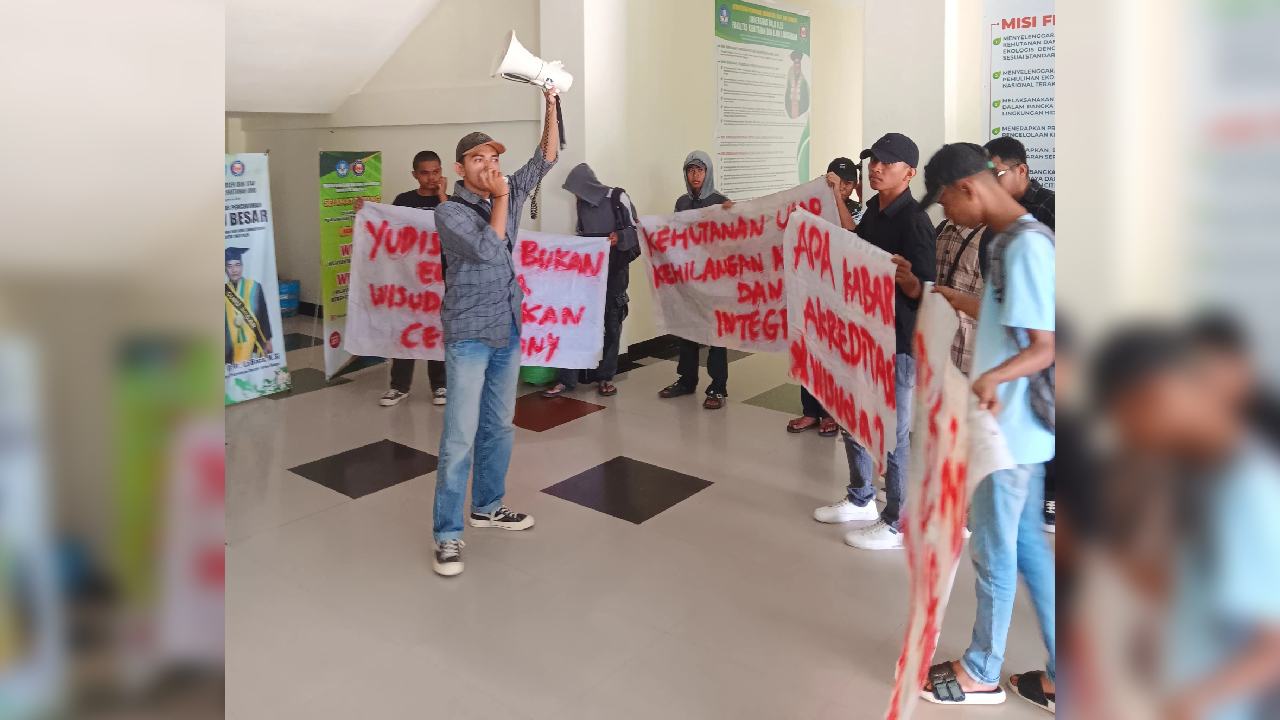 Akreditasi Jurusan Kadaluwarsa, Puluhan Mahasiswa UHO Batal Wisuda