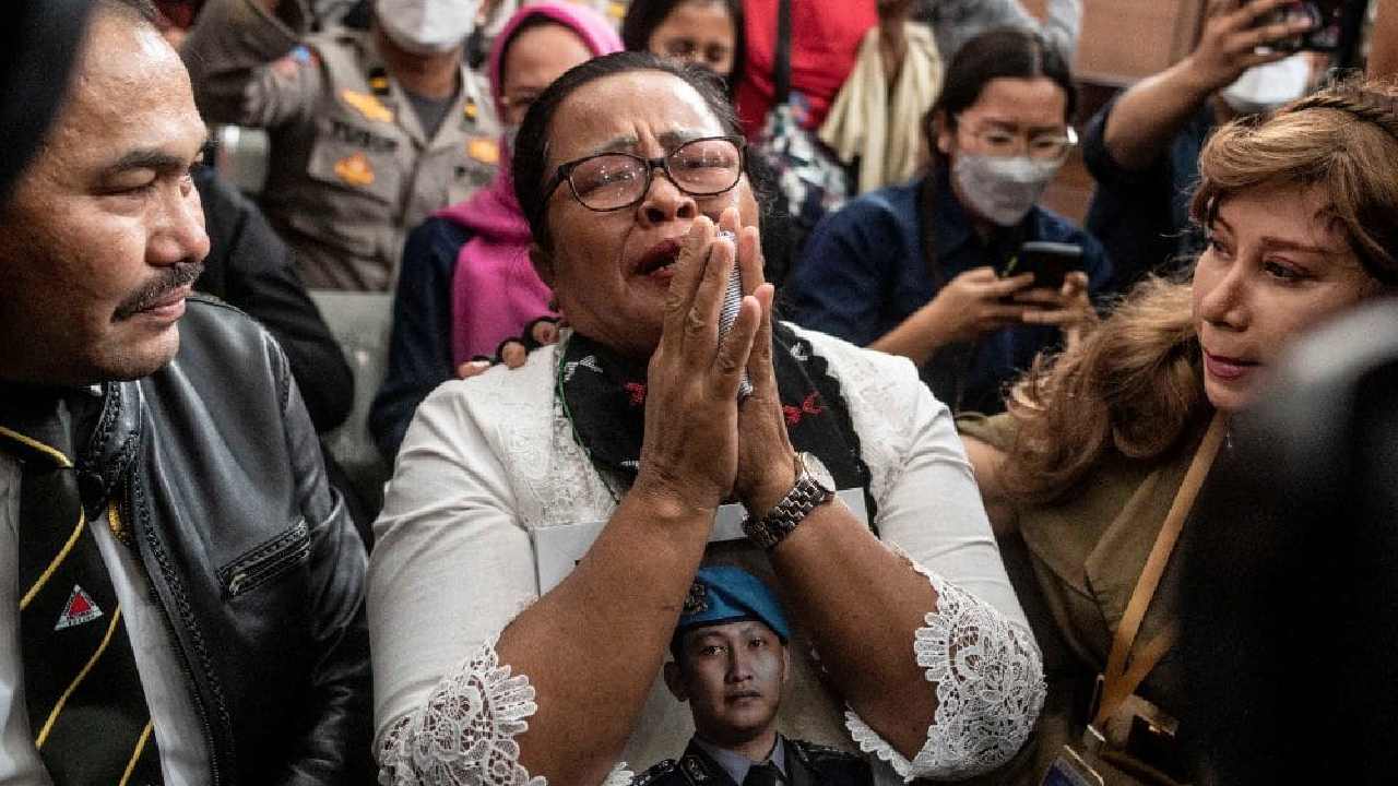 Ferdy Sambo hingga Jokowi Digugat Ibu Brigadir J, Uang Rp 7,5 Miliar Disebut-Sebut