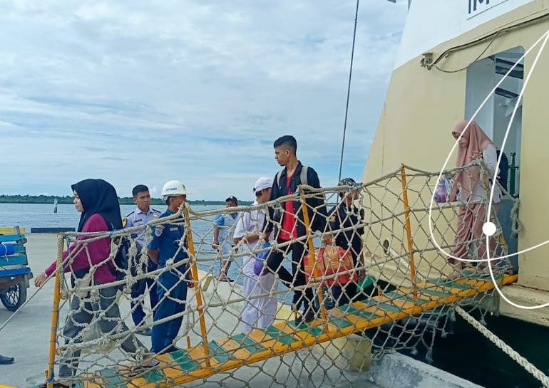 Jadwal Kapal Pelni KFC Jetliner Periode Februari 2024 Rute Kendari-Raha-Wanci