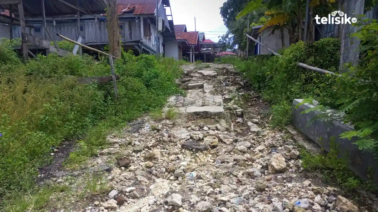 Jalan Raya Tak Kunjung Diperbaiki, Masyarakat Merasa Terpinggirkan