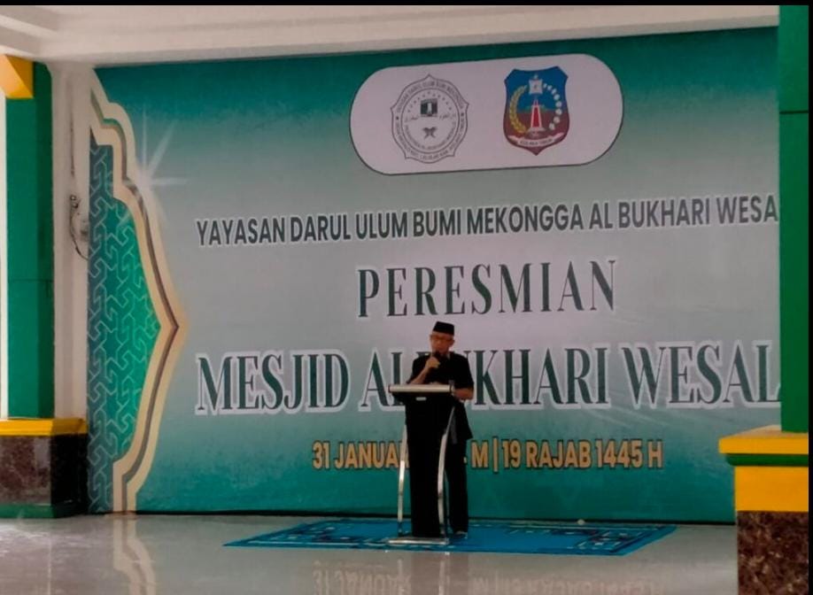 Lukman Abunawas Resmikan Masjid Al Bukhari Kolaka Timur dan Sumbang Rp 100 Juta