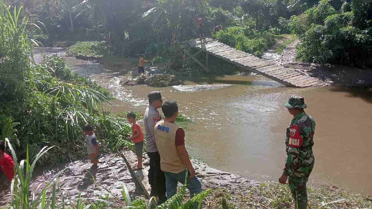 Persawahan dan Jembatan di Kolaka Timur Rusak Diterjang Banjir