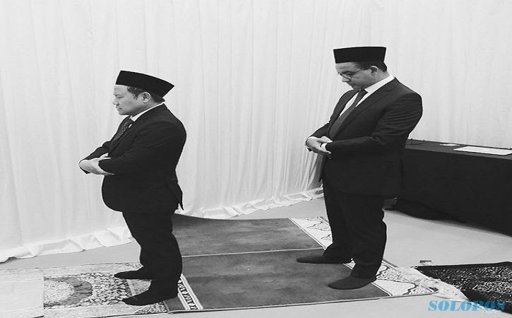 Posisi Salat Anies dan Muhaimin Ramai Dikritik, Netizen: Mereka Lulusan Pondok