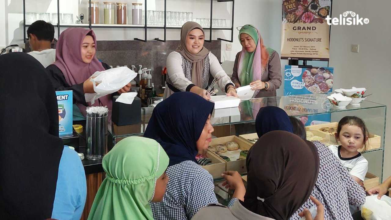 Wanita di Kendari Ciptakan Brand Donat Lokal Berdaya Saing
