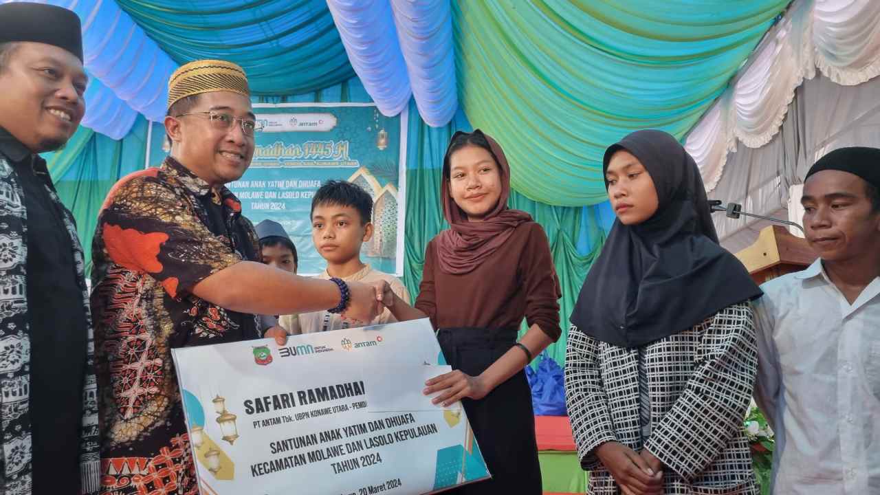 Berkah Ramadan, PT Antam Berbagi 1.025 Paket Bansos dan Sembako di Konawe Utara