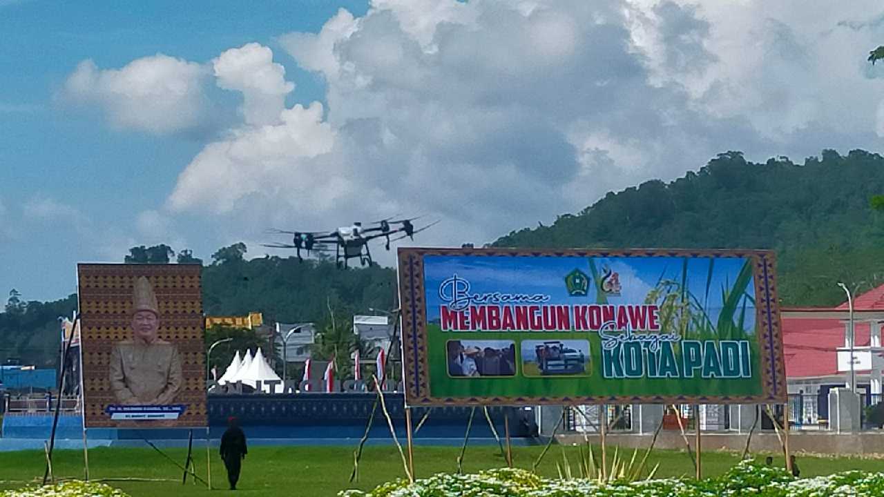 Dukung Konawe Sebagai Kota Padi, Lanud Halu Oleo Kenalkan Drone Agras T40