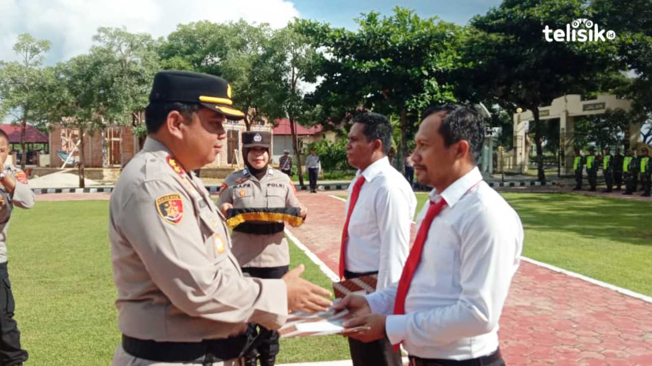 Gesit Ungkap Pelaku Pembunuhan, Dua Personil Polres Muna Diganjar Penghargaan