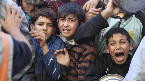 Israel Curi Organ Tubuh Jenazah Warga Palestina, Anak Gaza Pungut Makanan Bercampur Tanah