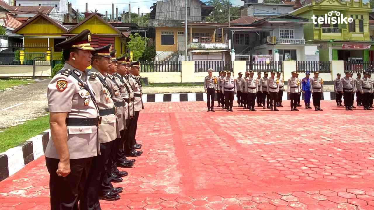 Kabag SDM, Kabag Logistik, Kaposlek Bungi, dan Kapolsek Kokalokuna Kota Baubau Resmi Berganti