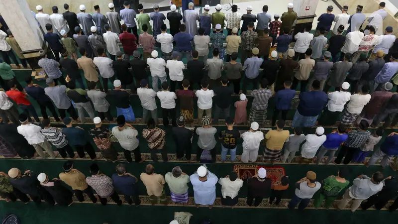 Menag Imbau Shalat Tarawih Gunakan Speaker Dalam, Ini Aturannya