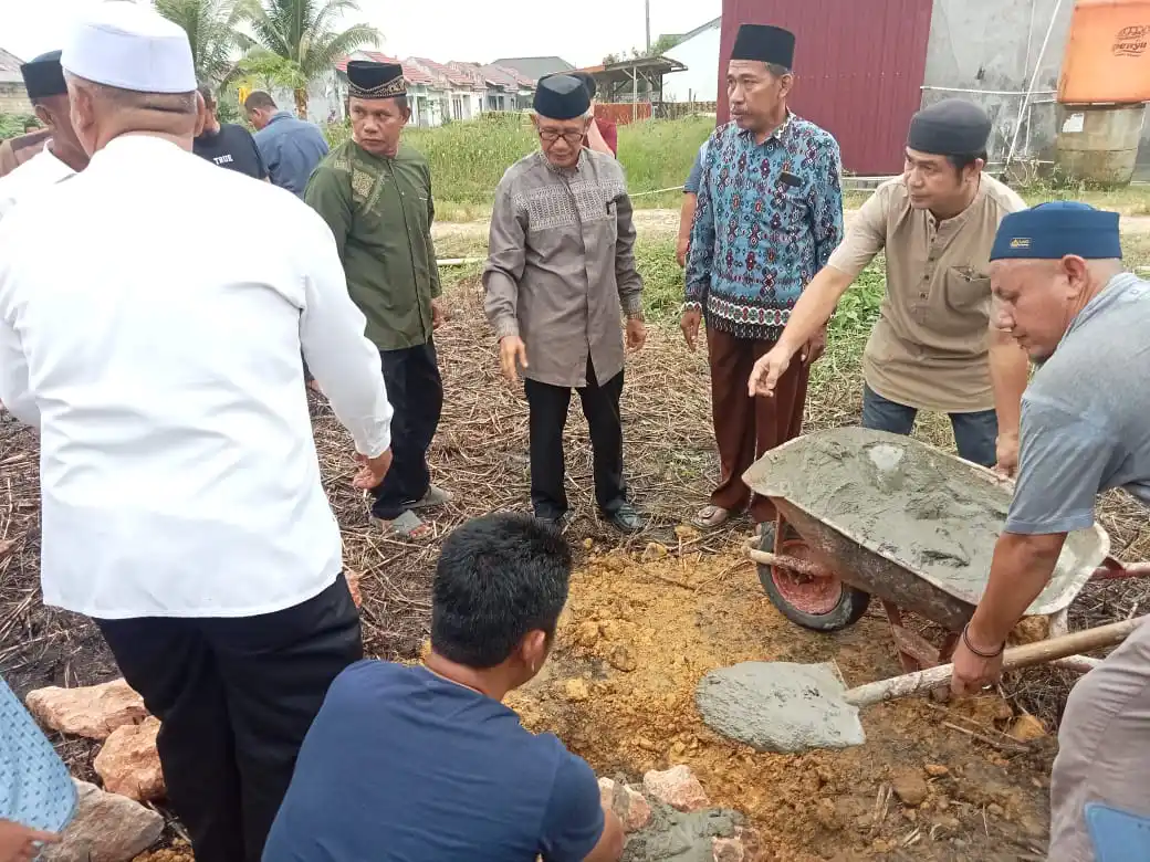 Peletakan Batu Pertama Masjid Al Hidayah, Lukman Abunawas Beri Batuan Dana dan Material