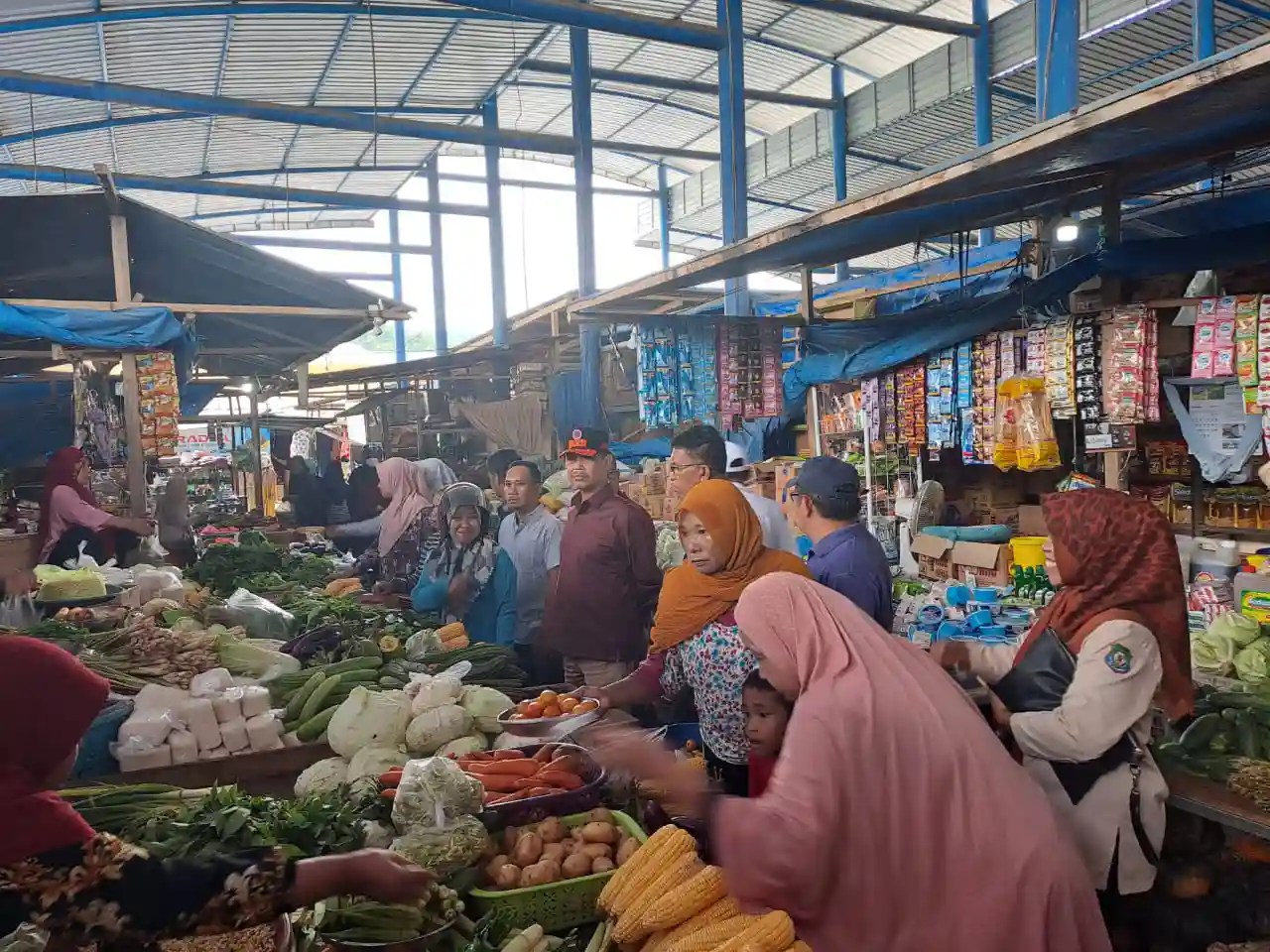 Pemda Bombana Sidak Pasar Pantau Harga Bahan Pokok dan Ketersediaannya