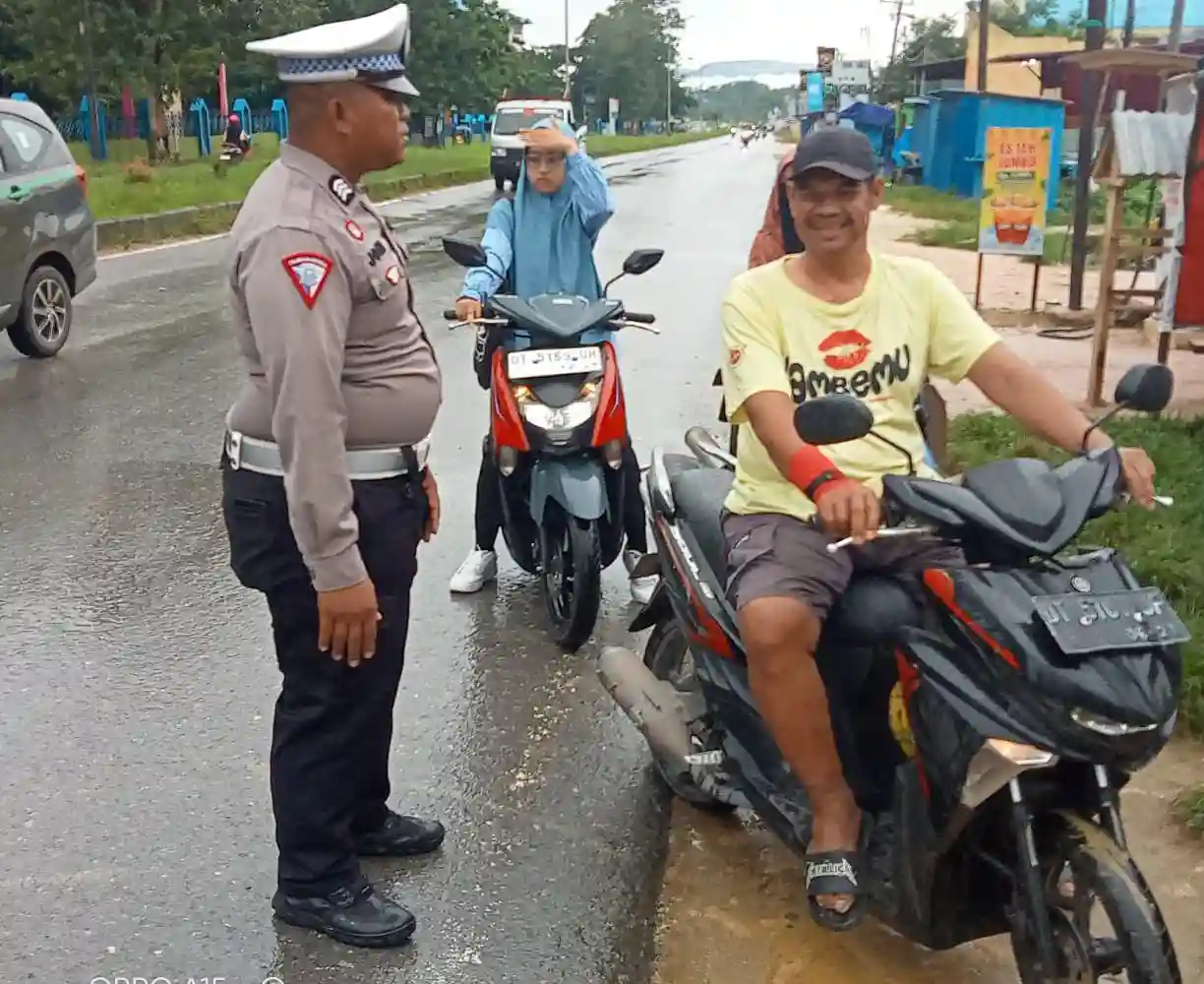 Pengguna Jalan Kendari Diwarning Gunakan Helm Standar