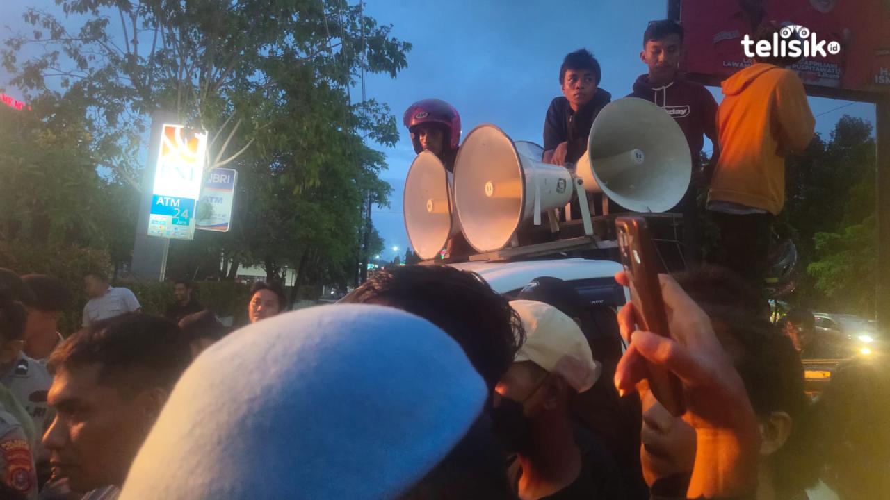 Rapat Pleno KPU Sulawesi Tenggara Diwarnai Demonstrasi