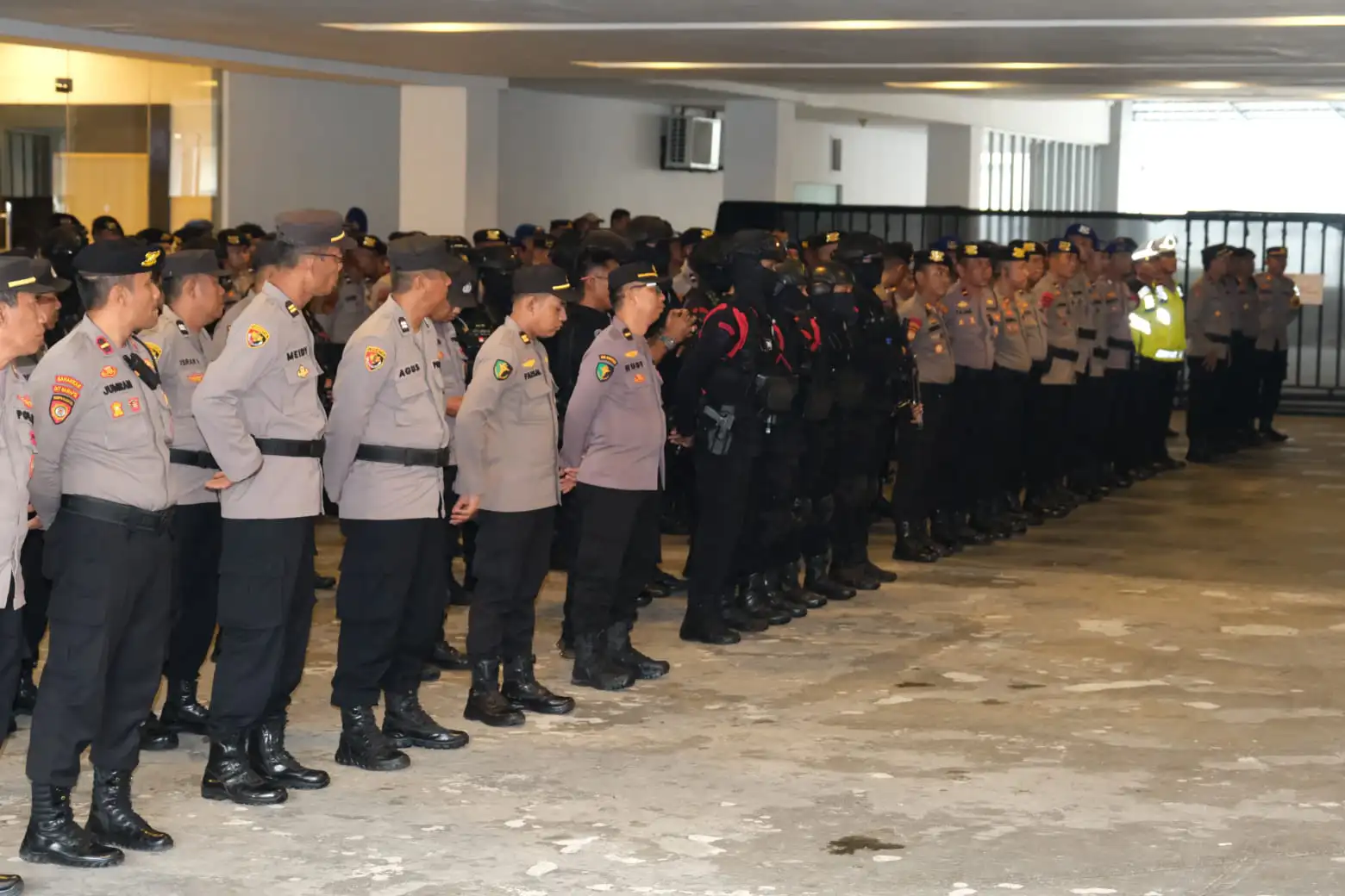 Tim Gegana Sat Brimob Mulai Sterilisasi Tempat Pleno KPU Sulawesi Tenggara