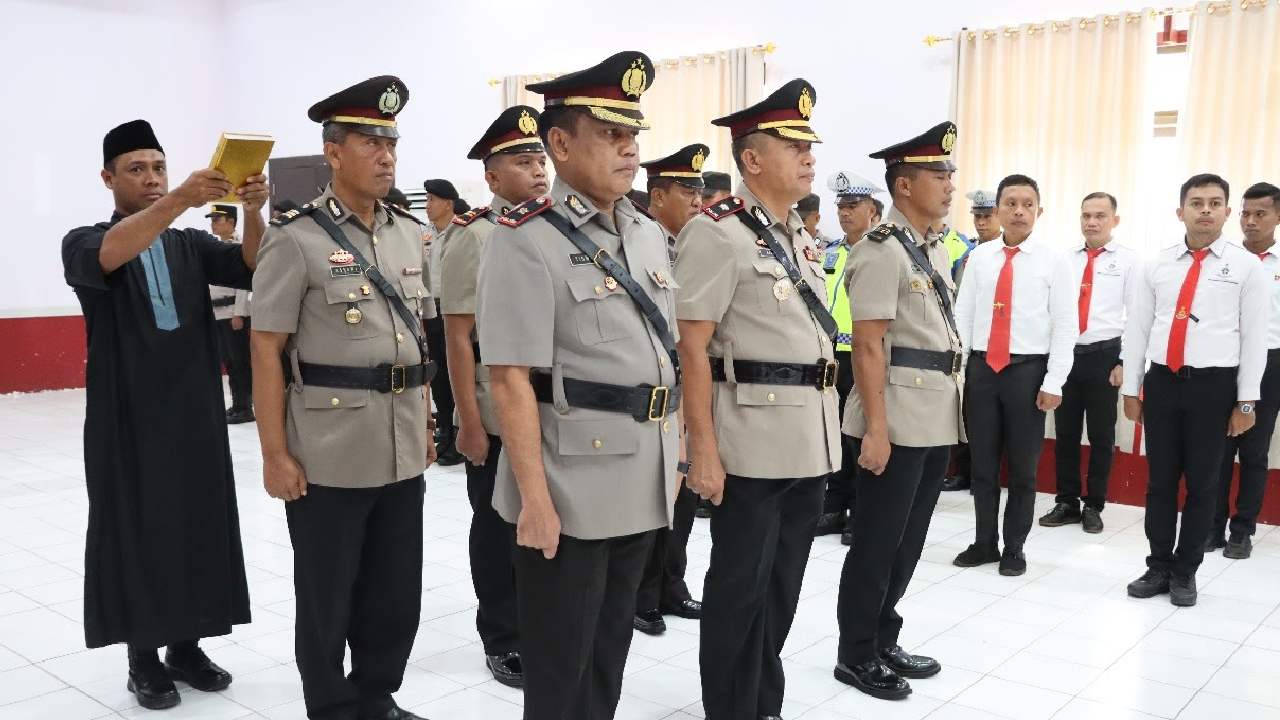 Wakapolres Buton, Kabag SDM dan Kabag Kapolsek Sampuabalo Berganti