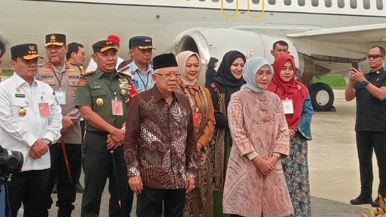 Wapres Ma'ruf Amin Tiba di Kendari Disambut Pj Gubernur Sulawesi Tenggara