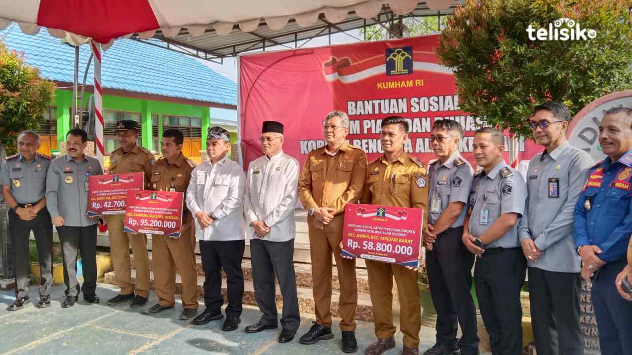 Yatim Piatu dan Dhuafa Korban Banjir di Kendari Terima Bantuan Sosial dari Kemenkumham