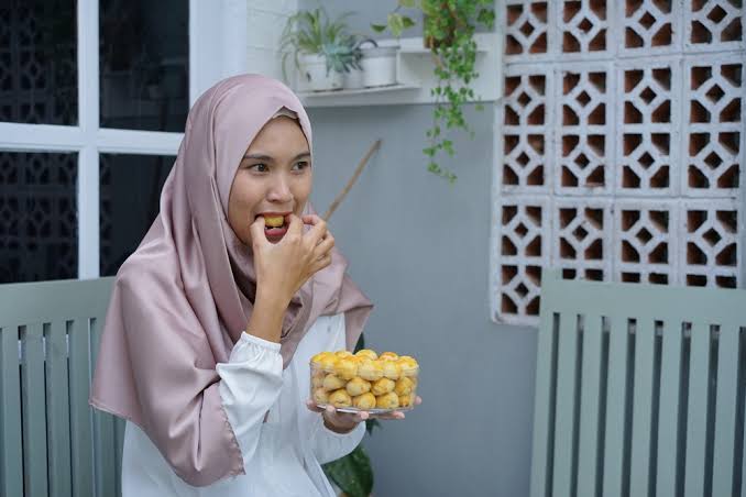 6 Bahaya Makan Kue Kering Berlebihan saat Lebaran